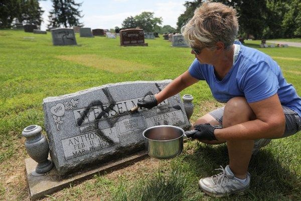 Headstone Wreath Amelia LA 70340